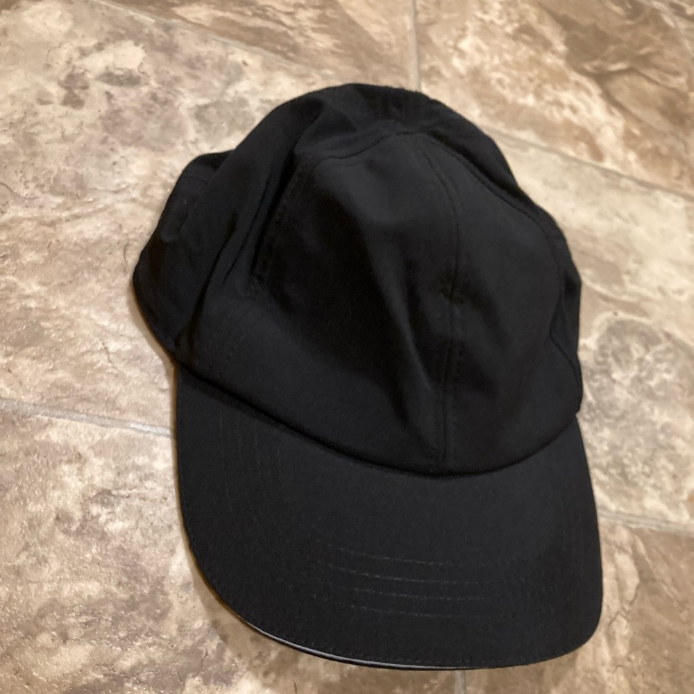 Black one size fits all hat